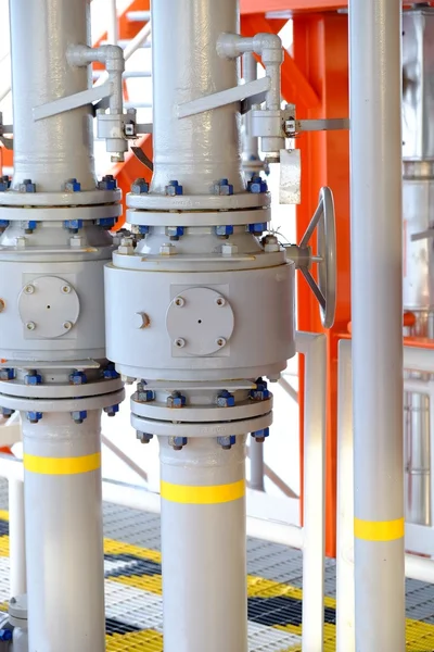 Pipelines and valve on oil and gas platform — Stock Photo, Image