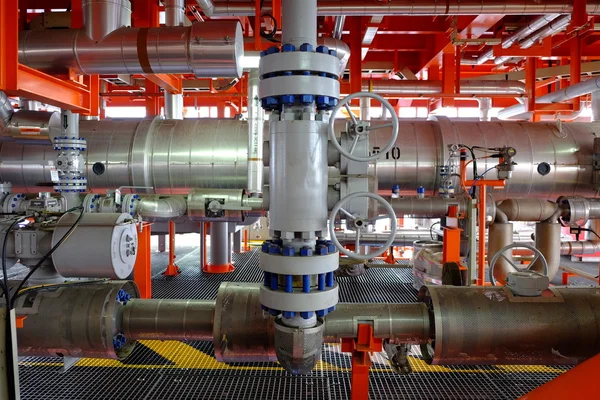 boru hatları ve petrol ve gaz platformu üzerinde Vana