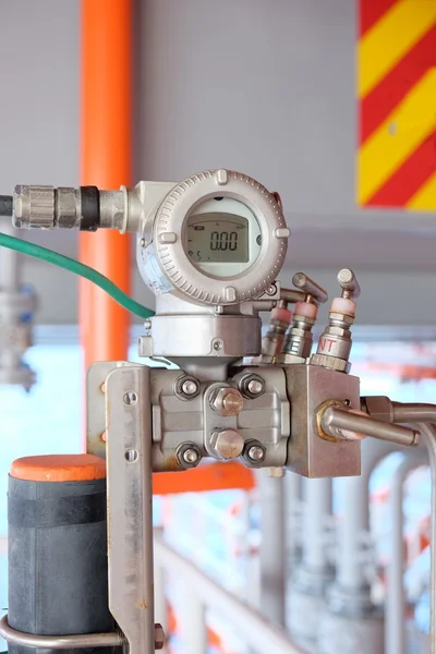 Transmisor de presión en el proceso de petróleo y gas —  Fotos de Stock