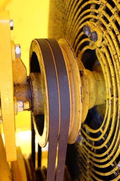 Yellow engine transmission from wedge belts and pulleys — Stock Photo, Image