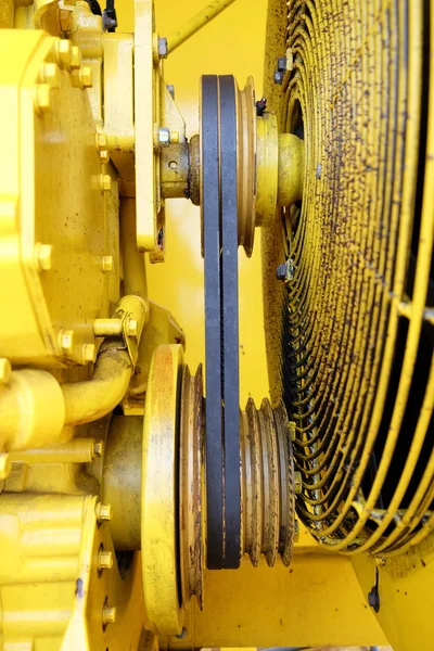 Yellow engine transmission from wedge belts and pulleys — Stock Photo, Image