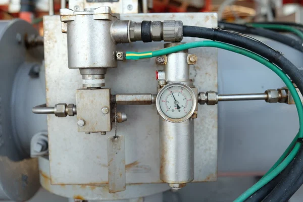 Pressure gauge in oil and gas production process. — Stock Photo, Image