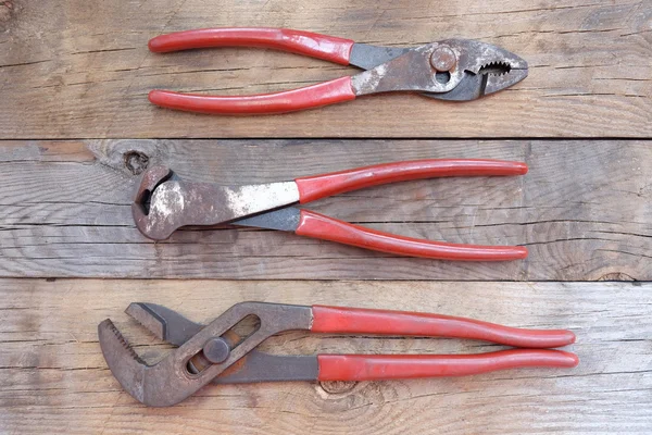 pense kırmızı bir ahşap panel üzerinde işlemek. Kopya alanı ile Üstten Görünüm.