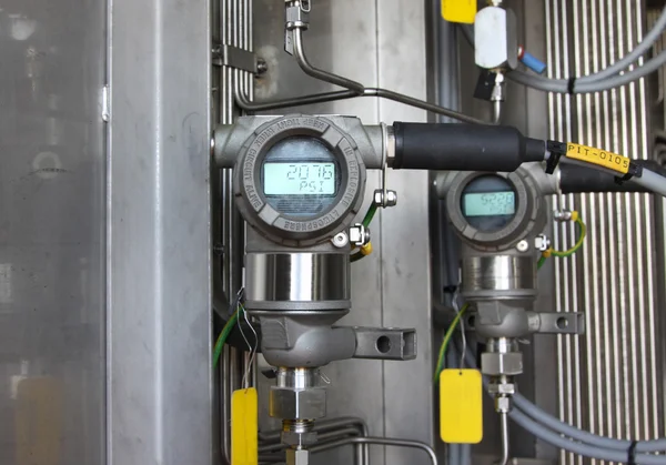 Transmisor de presión en el proceso de petróleo y gas — Foto de Stock