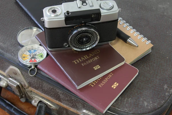 Gezgin, ahşap arka plan nesneye kıyafeti.