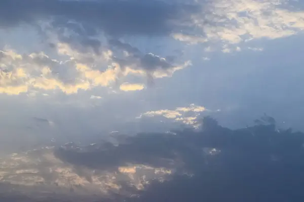 Bulutlar mavi gökyüzü manzarası, atmosfer güneş ışığı doğa doğa hava durumu arka plan duvar kağıdı