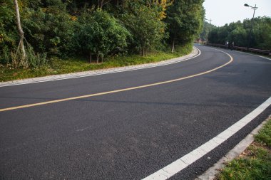 Güzel Güneş Karayolları yol asfalt ile gökyüzü doğuyor