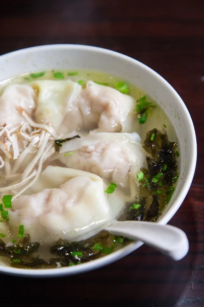 Chinesisches Ravioli-Essen — Stockfoto