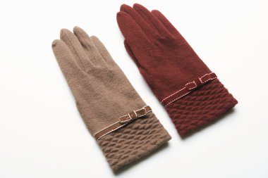 Yün örme eldiven beyaz arka plan üzerinde