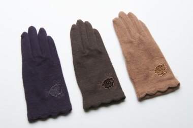 Yün örme eldiven beyaz arka plan üzerinde