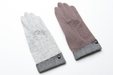 Yün örme eldiven beyaz arka plan üzerinde