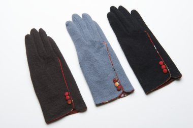 Yün örme eldiven beyaz arka plan üzerinde