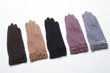 Yün örme eldiven beyaz arka plan üzerinde