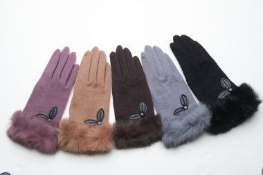 Yün örme eldiven beyaz arka plan üzerinde