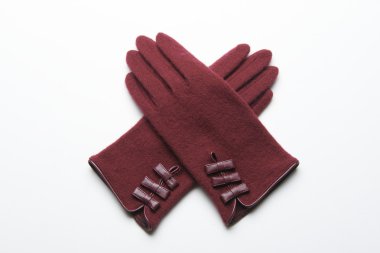 Yün örme eldiven beyaz arka plan üzerinde