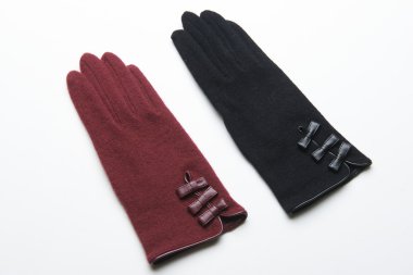 Yün örme eldiven beyaz arka plan üzerinde