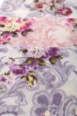 Çin tarzı desen kumaş eşarplar yaptı