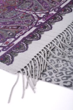 Çin tarzı desen kumaş eşarplar yaptı