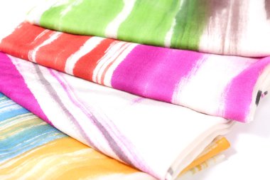 Çin tarzı desen kumaş eşarplar yaptı