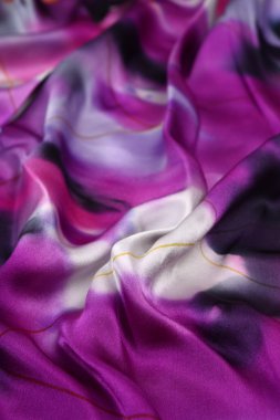 Çin tarzı desen kumaş eşarplar yaptı