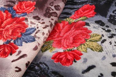 Çin tarzı desen kumaş eşarplar yaptı