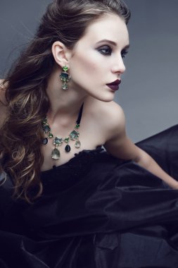 Gotik stili ile kız makyaj