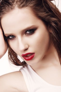 ıslak saçlı güzel kız