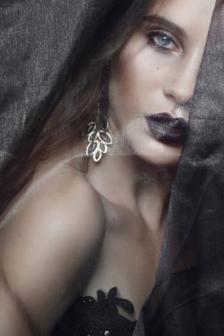 Gotik stili ile kız makyaj