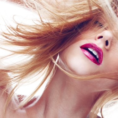 Güzel kadın yüzü