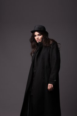 güzel esmer kadının yüzü