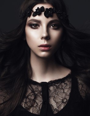 güzel esmer kadının yüzü