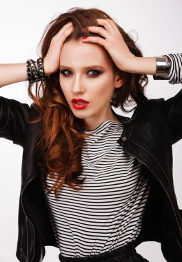 rock tarzı parlak makyaj ile kız