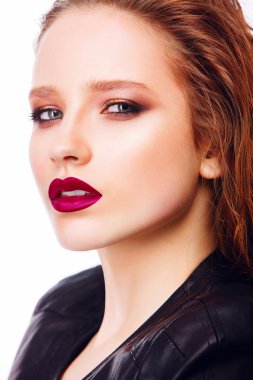 rock tarzı parlak makyajlı kız