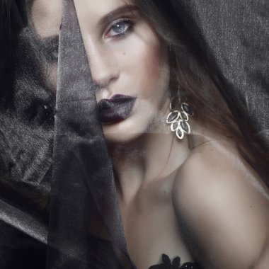 Gotik stili ile kız makyaj