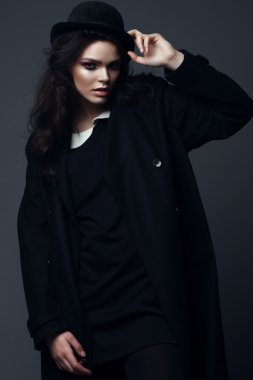 güzel esmer kadının yüzü