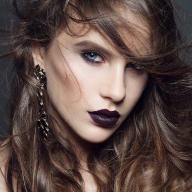 Gotik stili ile kız makyaj