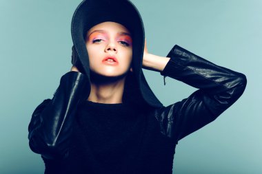 şapkalı güzel genç kız