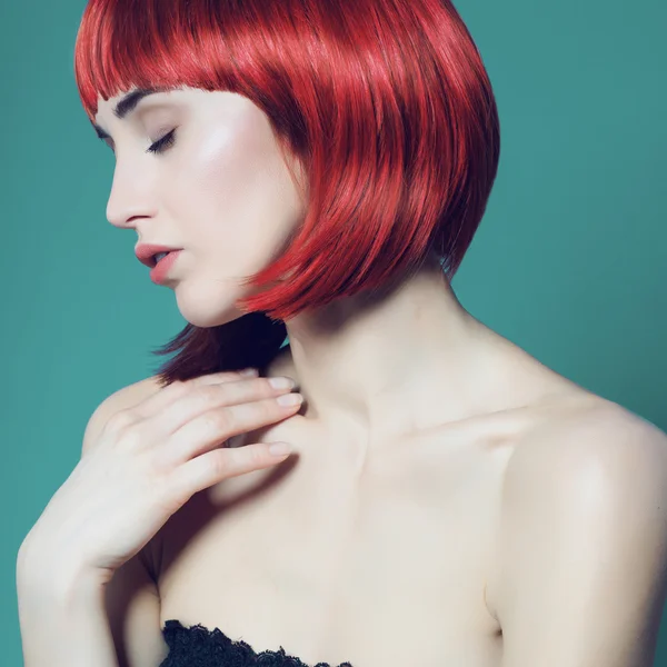 Красивая девушка с рыжими волосами — стоковое фото