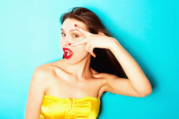 Retrato expressivo de uma mulher bonita — Fotografia de Stock