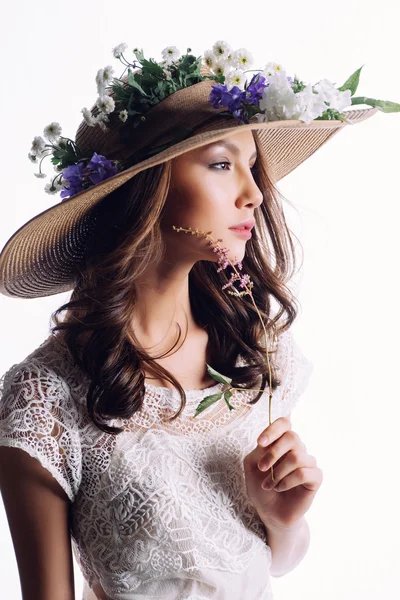 Young girl  with hat and flowers — Stock Photo, Image