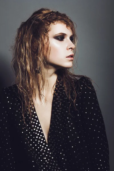 Girl rocker with wet hair — Stock Photo, Image