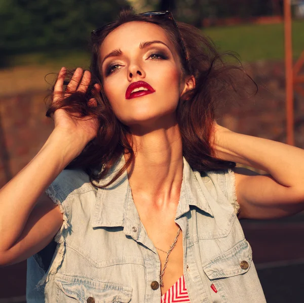 Retrato de mujer con estilo — Foto de Stock