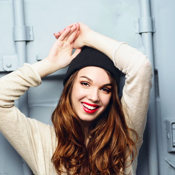 Portrait of a beautiful girl in a hat — Stock Photo, Image