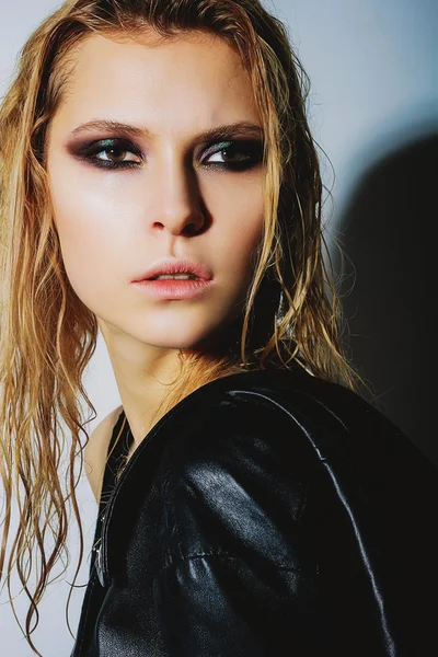 Girl rocker with wet hair — Stock Photo, Image