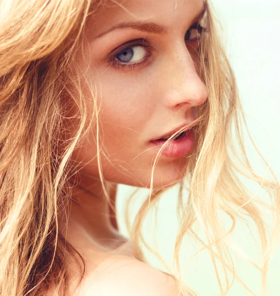 Portrait of the beautiful girl close-up — Stock Photo, Image