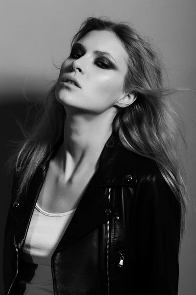 Güzel kız rocker portresi — Stok fotoğraf