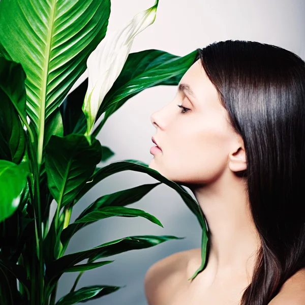 Beautiful girl with green flower — Stock Photo, Image