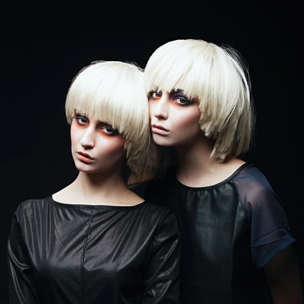 Girls with fashion make up and white wigs — Φωτογραφία Αρχείου