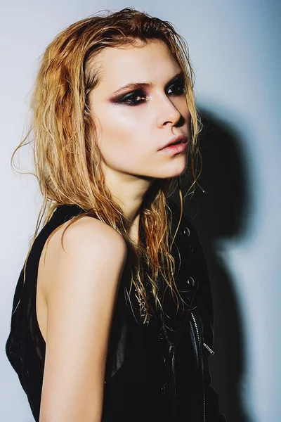 Girl rocker with wet hair — Stock Photo, Image