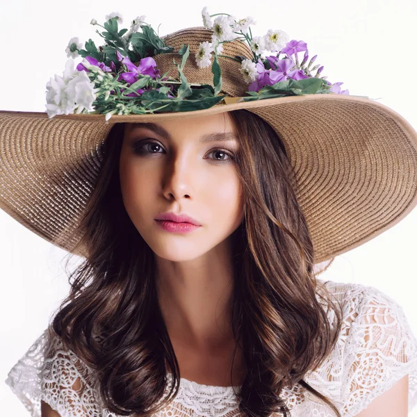 Young girl  with hat and flowers — Stock Photo, Image